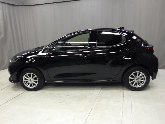 ヤリス Ｘ　４ＷＤ　メモリーナビ　バックカメラ　衝突被害軽減システム　ＥＴＣ　ＬＥＤヘッドランプ（2枚目）