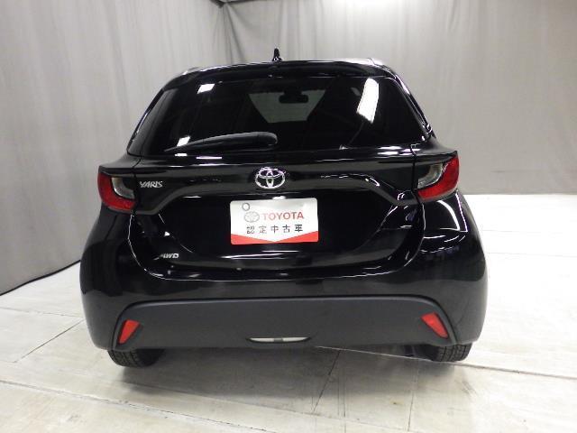 ヤリス Ｘ　４ＷＤ　メモリーナビ　バックカメラ　衝突被害軽減システム　ＥＴＣ　ＬＥＤヘッドランプ（3枚目）