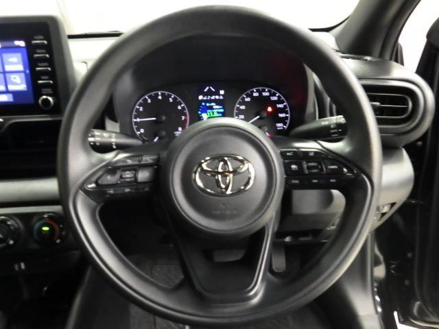 ヤリス Ｘ　４ＷＤ　メモリーナビ　バックカメラ　衝突被害軽減システム　ＥＴＣ　ＬＥＤヘッドランプ（8枚目）
