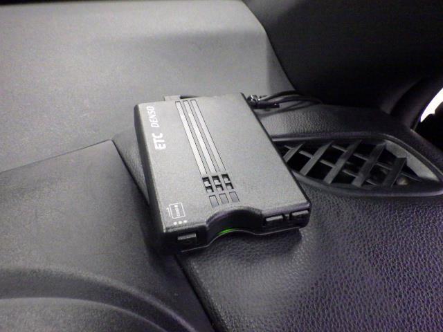 ヤリス Ｘ　４ＷＤ　メモリーナビ　バックカメラ　衝突被害軽減システム　ＥＴＣ　ＬＥＤヘッドランプ（18枚目）