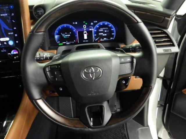 ヴェルファイアハイブリッド Z プレミア 革シート サンルーフ 4WD メモリーナビ 後席モニター バックカメラ 衝突被害軽減システム ETC ドラレコ 両側電動スライド LEDヘッドランプ 乗車定員7人 3列シート(8枚目)