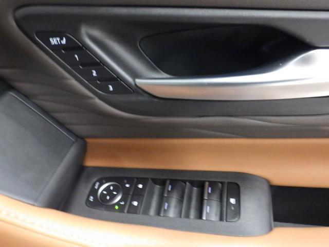 ヴェルファイアハイブリッド Z プレミア 革シート サンルーフ 4WD メモリーナビ 後席モニター バックカメラ 衝突被害軽減システム ETC ドラレコ 両側電動スライド LEDヘッドランプ 乗車定員7人 3列シート(18枚目)