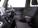運転席にはアームレストがあります。
