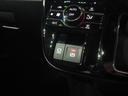 電動パーキングブレーキです。急坂での発進時などで運転をサポートするホールド機能つきです。