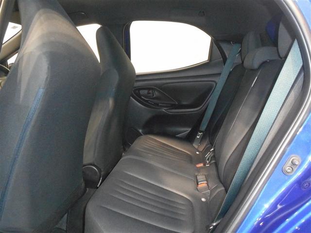 ヤリス Ｘ　４ＷＤ　メモリーナビ　ミュージックプレイヤー接続可　バックカメラ　衝突被害軽減システム　ＥＴＣ（8枚目）