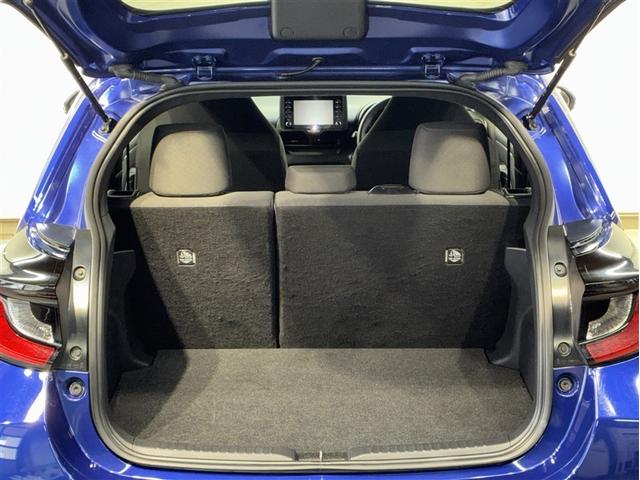 ヤリス Ｘ　４ＷＤ　メモリーナビ　ミュージックプレイヤー接続可　バックカメラ　衝突被害軽減システム　ＥＴＣ（9枚目）