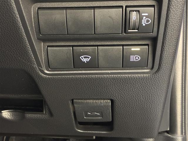 ヤリス Ｘ　４ＷＤ　メモリーナビ　ミュージックプレイヤー接続可　バックカメラ　衝突被害軽減システム　ＥＴＣ（20枚目）