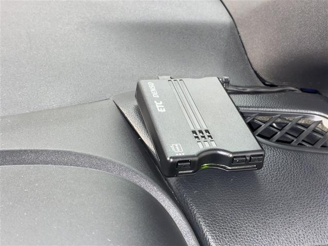 ヤリス Ｘ　４ＷＤ　メモリーナビ　ミュージックプレイヤー接続可　バックカメラ　衝突被害軽減システム　ＥＴＣ（25枚目）