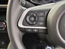【ステアリングスイッチ】ナビを直接触らなくても、手元でオーディオの音量調整やソース切り替えができるスイッチです！運転中でも簡単に操作できるのでとても便利ですね♪