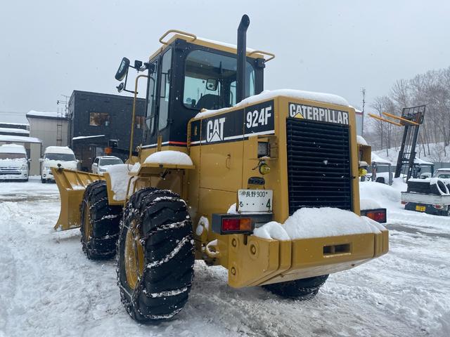 日本 　キャタピラー三菱　ＣＡＴ９２４Ｆ　アワー１４００時間　ワンオーナー　タイヤショベル　スノープラウ　スノーバケット（11枚目）