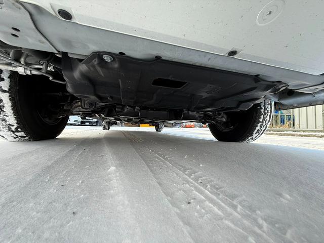 ハイエースバン SロングワイドDX GLパッケージ 寒冷地仕様 リアエアコン・リアヒーター・LEDヘッドライト・デジタルインナーミラー(17枚目)