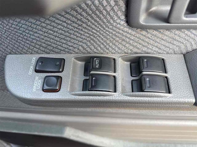 ランドクルーザー７０ 　３０ｔｈアニバーサリー　前後ＢＲＩＤＥシート　リフトアップ公認　前後デフロック　ＡＲＢバンパー　メソッド１７ホイール　バーフェン同色塗装　リア３色テール　ウッドステアリング　オーディオ組み込み（17枚目）