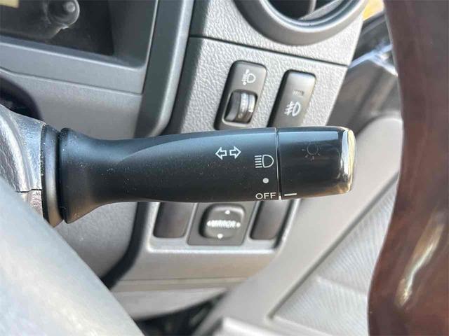 ランドクルーザー７０ 　３０ｔｈアニバーサリー　前後ＢＲＩＤＥシート　リフトアップ公認　前後デフロック　ＡＲＢバンパー　メソッド１７ホイール　バーフェン同色塗装　リア３色テール　ウッドステアリング　オーディオ組み込み（22枚目）