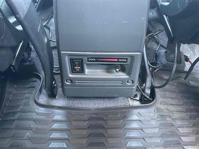 ランドクルーザー７０ 　３０ｔｈアニバーサリー　前後ＢＲＩＤＥシート　リフトアップ公認　前後デフロック　ＡＲＢバンパー　メソッド１７ホイール　バーフェン同色塗装　リア３色テール　ウッドステアリング　オーディオ組み込み（23枚目）