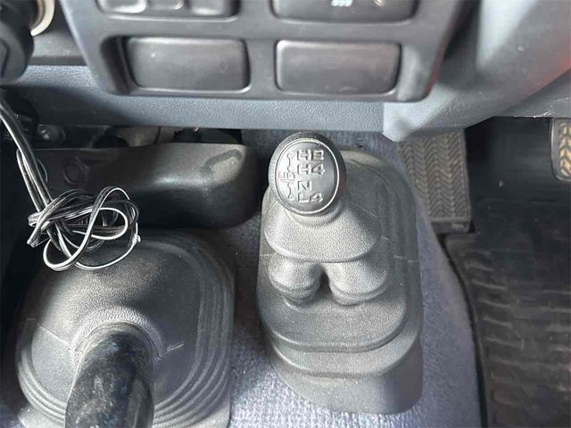 ランドクルーザー７０ 　３０ｔｈアニバーサリー　前後ＢＲＩＤＥシート　リフトアップ公認　前後デフロック　ＡＲＢバンパー　メソッド１７ホイール　バーフェン同色塗装　リア３色テール　ウッドステアリング　オーディオ組み込み（25枚目）