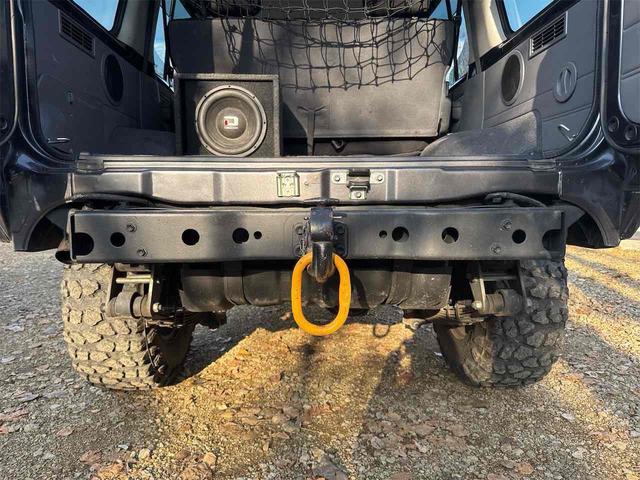 ランドクルーザー７０ 　３０ｔｈアニバーサリー　前後ＢＲＩＤＥシート　リフトアップ公認　前後デフロック　ＡＲＢバンパー　メソッド１７ホイール　バーフェン同色塗装　リア３色テール　ウッドステアリング　オーディオ組み込み（30枚目）