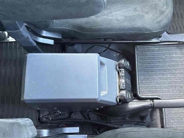 ランドクルーザー７０ 　３０ｔｈアニバーサリー　前後ＢＲＩＤＥシート　リフトアップ公認　前後デフロック　ＡＲＢバンパー　メソッド１７ホイール　バーフェン同色塗装　リア３色テール　ウッドステアリング　オーディオ組み込み（39枚目）