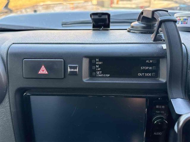 ランドクルーザー７０ 　３０ｔｈアニバーサリー　前後ＢＲＩＤＥシート　リフトアップ公認　前後デフロック　ＡＲＢバンパー　メソッド１７ホイール　バーフェン同色塗装　リア３色テール　ウッドステアリング　オーディオ組み込み（40枚目）