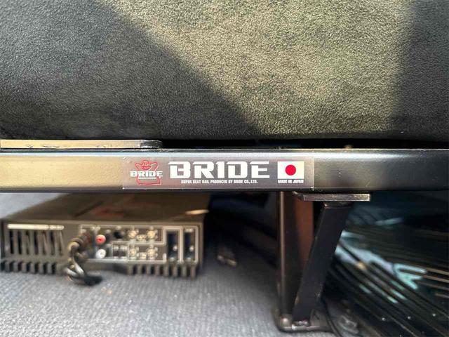 ランドクルーザー７０ 　３０ｔｈアニバーサリー　前後ＢＲＩＤＥシート　リフトアップ公認　前後デフロック　ＡＲＢバンパー　メソッド１７ホイール　バーフェン同色塗装　リア３色テール　ウッドステアリング　オーディオ組み込み（46枚目）