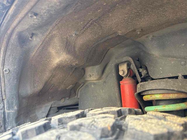 ランドクルーザー７０ 　３０ｔｈアニバーサリー　前後ＢＲＩＤＥシート　リフトアップ公認　前後デフロック　ＡＲＢバンパー　メソッド１７ホイール　バーフェン同色塗装　リア３色テール　ウッドステアリング　オーディオ組み込み（76枚目）