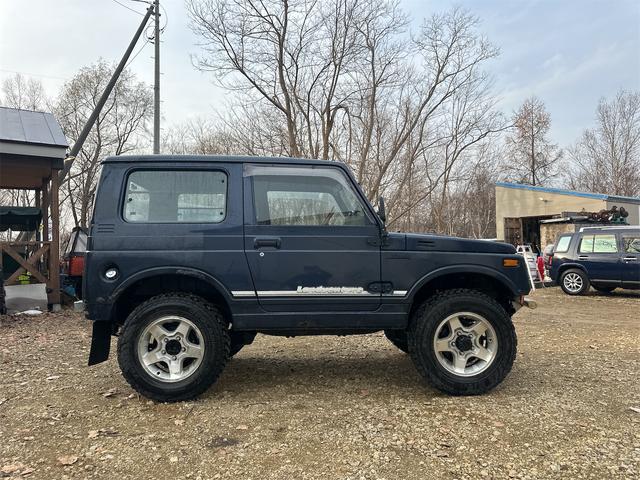 ジムニー ランドベンチャー　５型　最終ＭＴ　リフトアップ　エアコン　パワステ　ドライブレコーダー　ＥＴＣ　ＭＴタイヤ　ＣＤ　ミュージックプレイヤー接続可　アルミホイール　前後社外バンパー（3枚目）