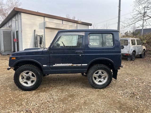 ジムニー ランドベンチャー　５型　最終ＭＴ　リフトアップ　エアコン　パワステ　ドライブレコーダー　ＥＴＣ　ＭＴタイヤ　ＣＤ　ミュージックプレイヤー接続可　アルミホイール　前後社外バンパー（6枚目）