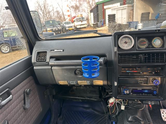 ジムニー ランドベンチャー　５型　最終ＭＴ　リフトアップ　エアコン　パワステ　ドライブレコーダー　ＥＴＣ　ＭＴタイヤ　ＣＤ　ミュージックプレイヤー接続可　アルミホイール　前後社外バンパー（11枚目）