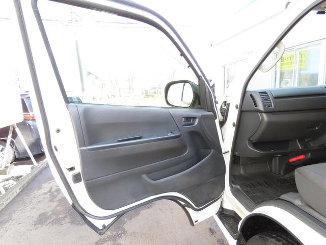ハイエースバン ロングＤＸ　ＧＬパッケージ　ディーゼルターボ　４ＷＤ　４ＷＤ　寒冷地仕様　９人乗り　夏冬タイヤ（23枚目）