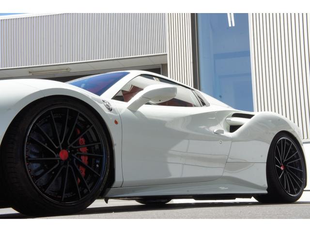 ４８８スパイダー ４８８スパイダー　正規Ｄ車　ＪＢＬ　Ｒｏｔｉｆｏｒｍ２０ＡＷ　カーボンバックレーシングシート－Ｌ／カーボンドライバーゾーンＬＥＤステアリング／カラードシートベルト／カラードアッパーダッシュボード／スポーツＥＸ／純正リフティング／Ｒカメラ／ローダウン（純正サス有）（35枚目）