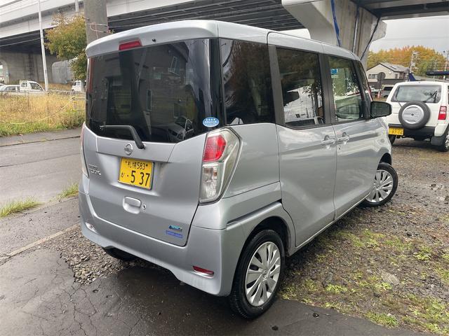 デイズルークス X Vセレクション+セーフティII 4WD 全周囲カメラ 両側スライド・片側電動 TV 衝突被害軽減システム スマートキー アイドリングストップ 電動格納ミラー ベンチシート CVT 盗難防止システム ABS ESC 衝突安全ボデ(10枚目)