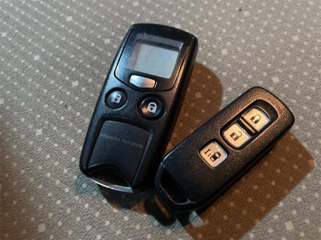 N-BOX G・Lパッケージ 4WD 両側スライド・片側電動 ナビ TV スマートキー アイドリングストップ ベンチシート CVT 盗難防止システム ABS ESC アルミホイール 衝突安全ボディ エアコン パワーステアリング(6枚目)