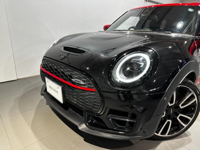 ＭＩＮＩ ジョンクーパーワークス　クラブマン　ＪＣＷ・トリム　４ＷＤ　ジョンクーパーワークストリム　１９インチアロイ　ＭＩＮＩＹｏｕｒｓスタイルレザーシート　電動フロントシート　　ＡＣＣ　パーキングアシスト　ＬＥＤヘッドライト　ワンオーナー　認定中古車２年保証（4枚目）