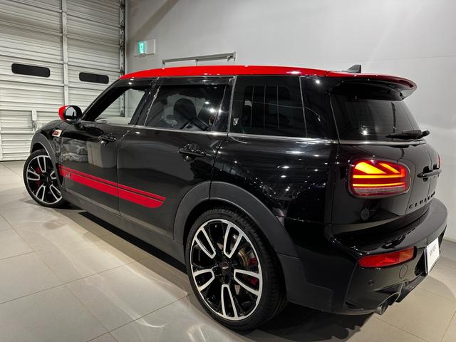 ＭＩＮＩ ジョンクーパーワークス　クラブマン　ＪＣＷ・トリム　４ＷＤ　ジョンクーパーワークストリム　１９インチアロイ　ＭＩＮＩＹｏｕｒｓスタイルレザーシート　電動フロントシート　　ＡＣＣ　パーキングアシスト　ＬＥＤヘッドライト　ワンオーナー　認定中古車２年保証（5枚目）