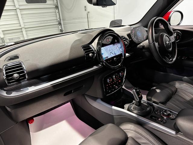 ＭＩＮＩ ジョンクーパーワークス　クラブマン　ＪＣＷ・トリム　４ＷＤ　ジョンクーパーワークストリム　１９インチアロイ　ＭＩＮＩＹｏｕｒｓスタイルレザーシート　電動フロントシート　　ＡＣＣ　パーキングアシスト　ＬＥＤヘッドライト　ワンオーナー　認定中古車２年保証（12枚目）