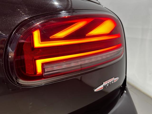 ＭＩＮＩ ジョンクーパーワークス　クラブマン　ＪＣＷ・トリム　４ＷＤ　ジョンクーパーワークストリム　１９インチアロイ　ＭＩＮＩＹｏｕｒｓスタイルレザーシート　電動フロントシート　　ＡＣＣ　パーキングアシスト　ＬＥＤヘッドライト　ワンオーナー　認定中古車２年保証（16枚目）