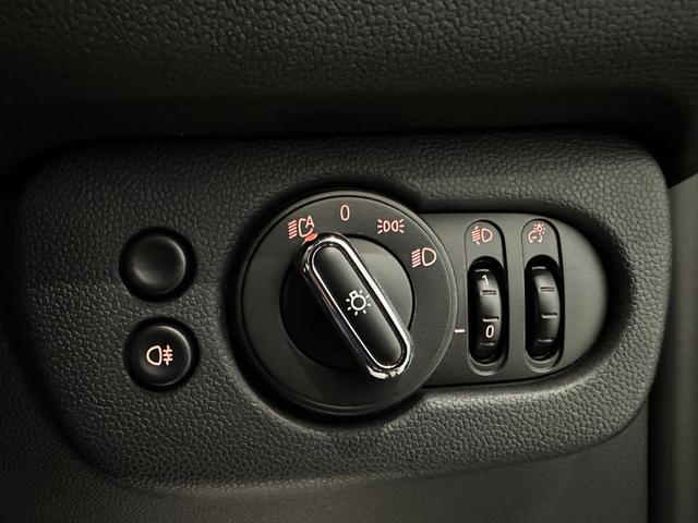 ＭＩＮＩ ジョンクーパーワークス　クラブマン　ＪＣＷ・トリム　４ＷＤ　ジョンクーパーワークストリム　１９インチアロイ　ＭＩＮＩＹｏｕｒｓスタイルレザーシート　電動フロントシート　　ＡＣＣ　パーキングアシスト　ＬＥＤヘッドライト　ワンオーナー　認定中古車２年保証（28枚目）