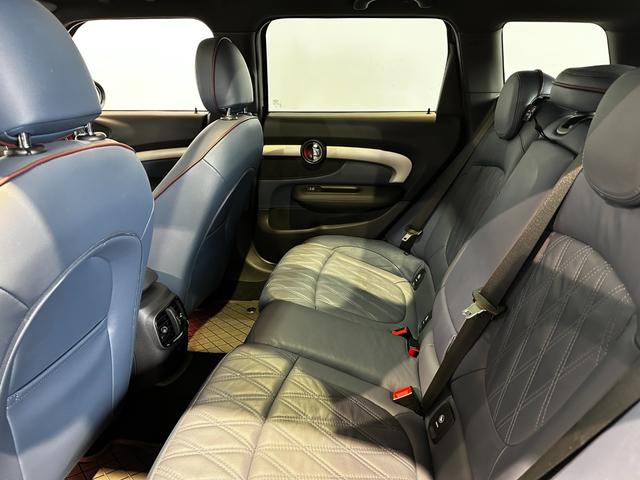 ＭＩＮＩ クーパーＳ　クラブマン　オール４　４ＷＤ　インディゴブルーレザーシート　パノラマサンルーフ　ジョンクーパーワークスチリパッケージ　純正ナビ　リアカメラ　アクティブクルーズコントロール　ＬＥＤヘッドライト　ワンオーナー認定中古車１年保証（12枚目）