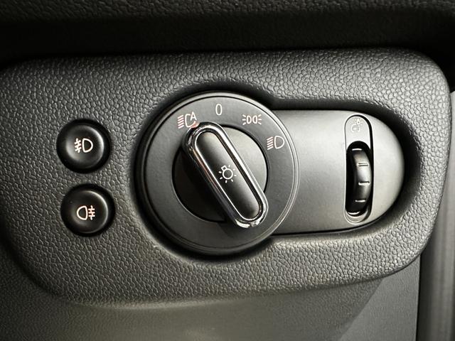 ＭＩＮＩ クーパーＳ　クラブマン　オール４　４ＷＤ　インディゴブルーレザーシート　パノラマサンルーフ　ジョンクーパーワークスチリパッケージ　純正ナビ　リアカメラ　アクティブクルーズコントロール　ＬＥＤヘッドライト　ワンオーナー認定中古車１年保証（26枚目）