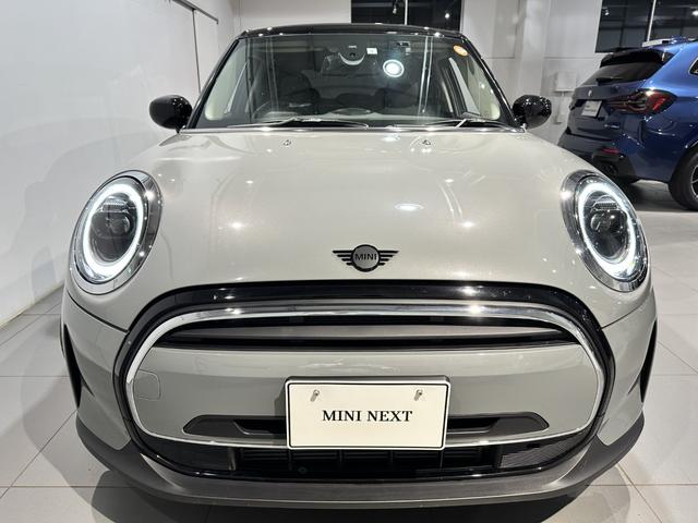 MINI クーパーDプレミアムプラスパッケージクラシックトリム プレミアムプラスパッケージ スポーツシート 前席シートヒーター ヘッドアップディスプレイ リアビューカメラ ルームミラー内蔵ETC 16インチアロイホイール クラシックトリム ワンオーナー(5枚目)