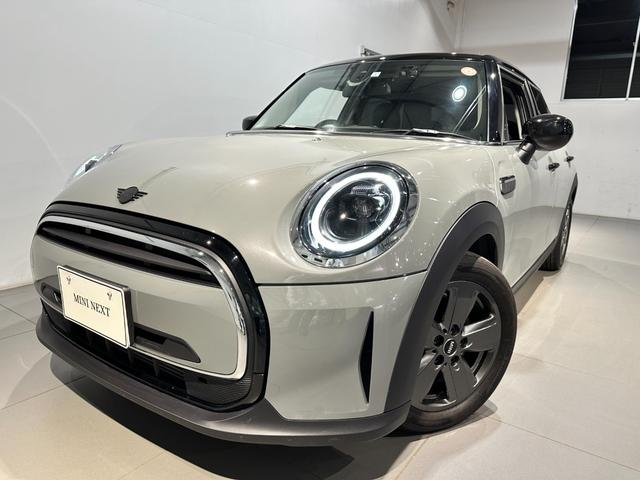 MINI クーパーDプレミアムプラスパッケージクラシックトリム プレミアムプラスパッケージ スポーツシート 前席シートヒーター ヘッドアップディスプレイ リアビューカメラ ルームミラー内蔵ETC 16インチアロイホイール クラシックトリム ワンオーナー(6枚目)