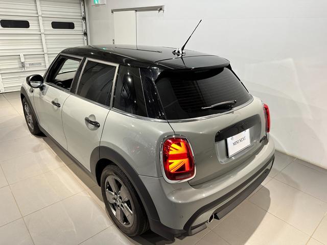 MINI クーパーDプレミアムプラスパッケージクラシックトリム プレミアムプラスパッケージ スポーツシート 前席シートヒーター ヘッドアップディスプレイ リアビューカメラ ルームミラー内蔵ETC 16インチアロイホイール クラシックトリム ワンオーナー(13枚目)