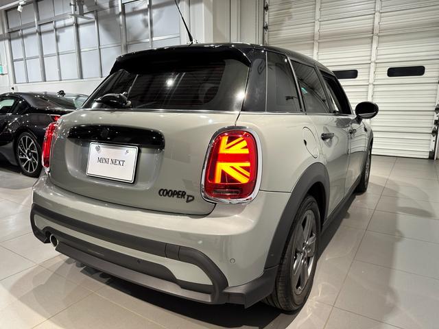 MINI クーパーDプレミアムプラスパッケージクラシックトリム プレミアムプラスパッケージ スポーツシート 前席シートヒーター ヘッドアップディスプレイ リアビューカメラ ルームミラー内蔵ETC 16インチアロイホイール クラシックトリム ワンオーナー(17枚目)