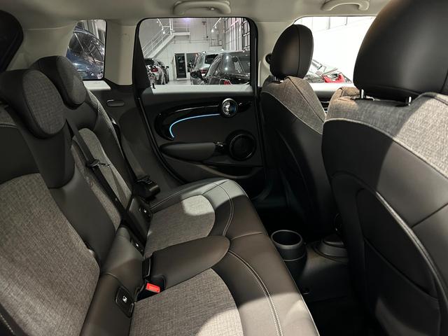 MINI クーパーDプレミアムプラスパッケージクラシックトリム プレミアムプラスパッケージ スポーツシート 前席シートヒーター ヘッドアップディスプレイ リアビューカメラ ルームミラー内蔵ETC 16インチアロイホイール クラシックトリム ワンオーナー(18枚目)