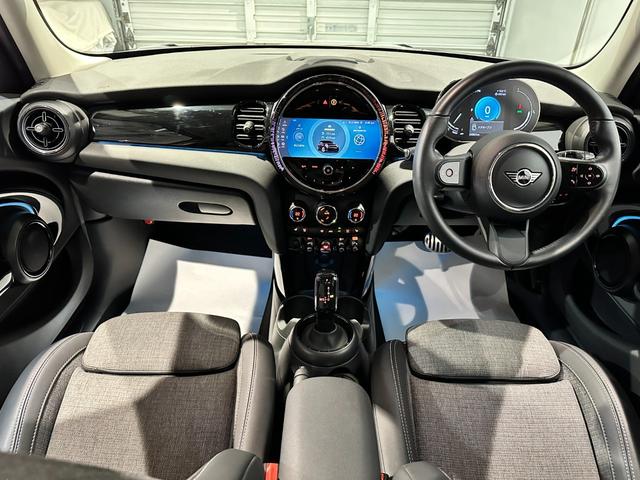 MINI クーパーDプレミアムプラスパッケージクラシックトリム プレミアムプラスパッケージ スポーツシート 前席シートヒーター ヘッドアップディスプレイ リアビューカメラ ルームミラー内蔵ETC 16インチアロイホイール クラシックトリム ワンオーナー(19枚目)