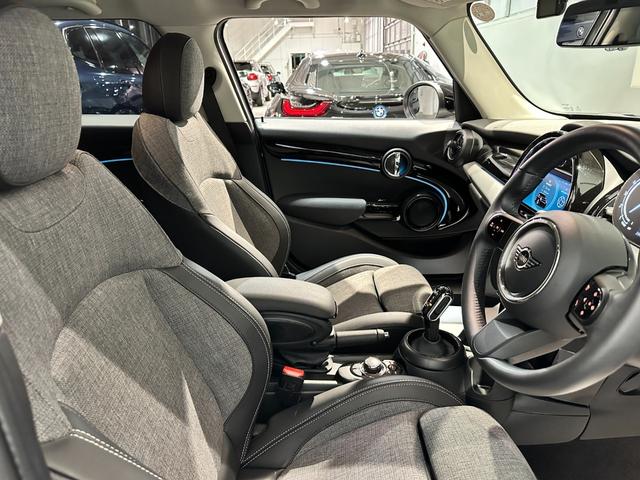 MINI クーパーDプレミアムプラスパッケージクラシックトリム プレミアムプラスパッケージ スポーツシート 前席シートヒーター ヘッドアップディスプレイ リアビューカメラ ルームミラー内蔵ETC 16インチアロイホイール クラシックトリム ワンオーナー(20枚目)