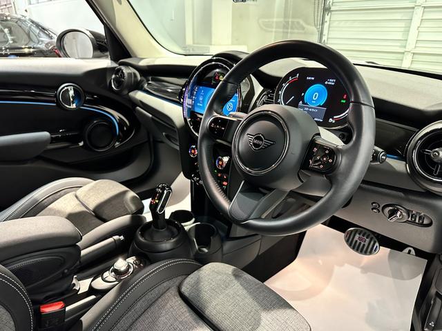 MINI クーパーDプレミアムプラスパッケージクラシックトリム プレミアムプラスパッケージ スポーツシート 前席シートヒーター ヘッドアップディスプレイ リアビューカメラ ルームミラー内蔵ETC 16インチアロイホイール クラシックトリム ワンオーナー(21枚目)