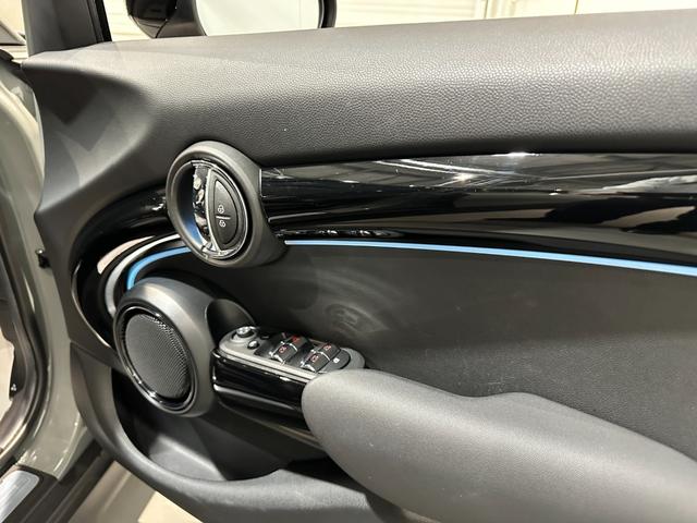 MINI クーパーDプレミアムプラスパッケージクラシックトリム プレミアムプラスパッケージ スポーツシート 前席シートヒーター ヘッドアップディスプレイ リアビューカメラ ルームミラー内蔵ETC 16インチアロイホイール クラシックトリム ワンオーナー(24枚目)