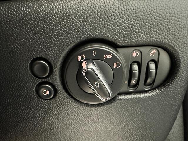 MINI クーパーDプレミアムプラスパッケージクラシックトリム プレミアムプラスパッケージ スポーツシート 前席シートヒーター ヘッドアップディスプレイ リアビューカメラ ルームミラー内蔵ETC 16インチアロイホイール クラシックトリム ワンオーナー(25枚目)