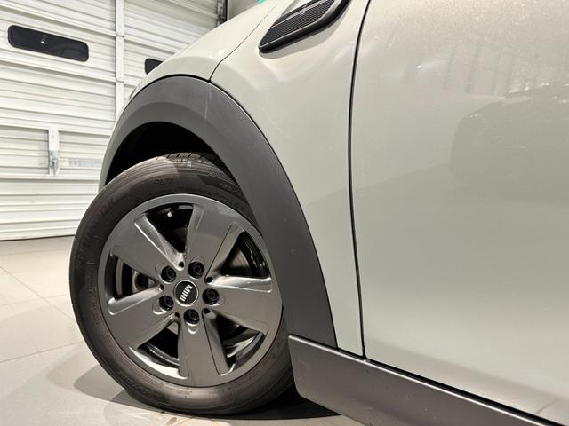 MINI クーパーDプレミアムプラスパッケージクラシックトリム プレミアムプラスパッケージ スポーツシート 前席シートヒーター ヘッドアップディスプレイ リアビューカメラ ルームミラー内蔵ETC 16インチアロイホイール クラシックトリム ワンオーナー(44枚目)