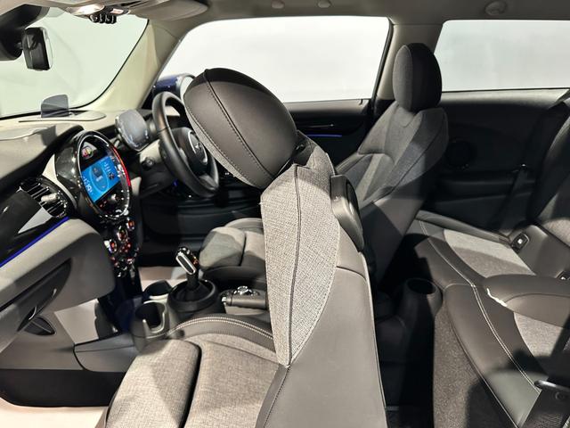 MINI クーパー クラシック・トリム プレミアムプラスパッケージ スポーツシート 前席シートヒーター ヘッドアップディスプレイ リアビューカメラ ルームミラー内蔵ETC 16インチアロイホイール クラシックトリム ワンオーナー(9枚目)